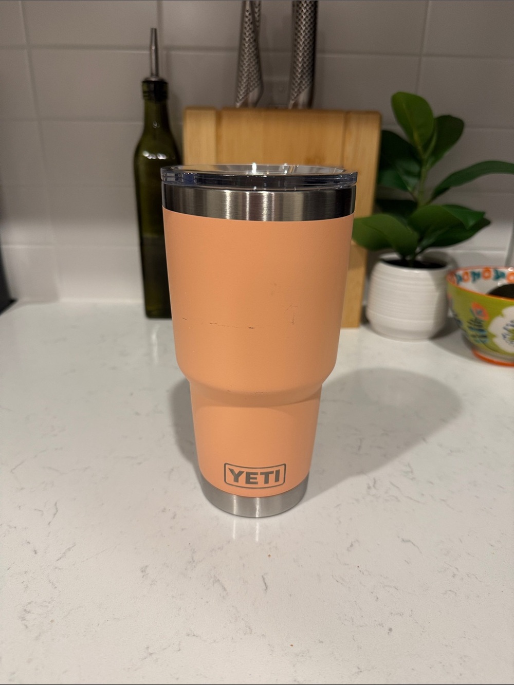 YETI Peach Powder-Coat Rambler 35 oz Tumbler with Clear Lid